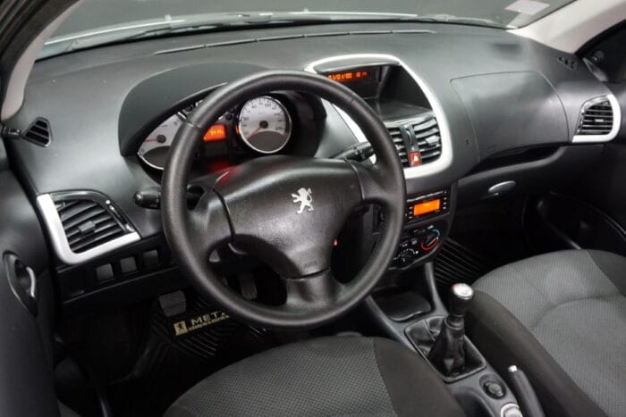 Peugeot 207 Compact XS 1.6 5P - Imagen 7